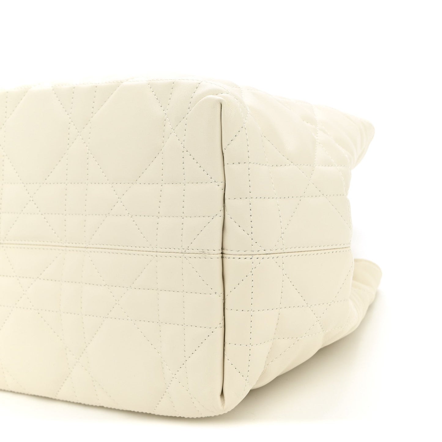 Calfskin Macrocannage Medium Toujours White