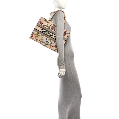 Raffia Embroidered Petites Fleurs Medium Book Tote Natural