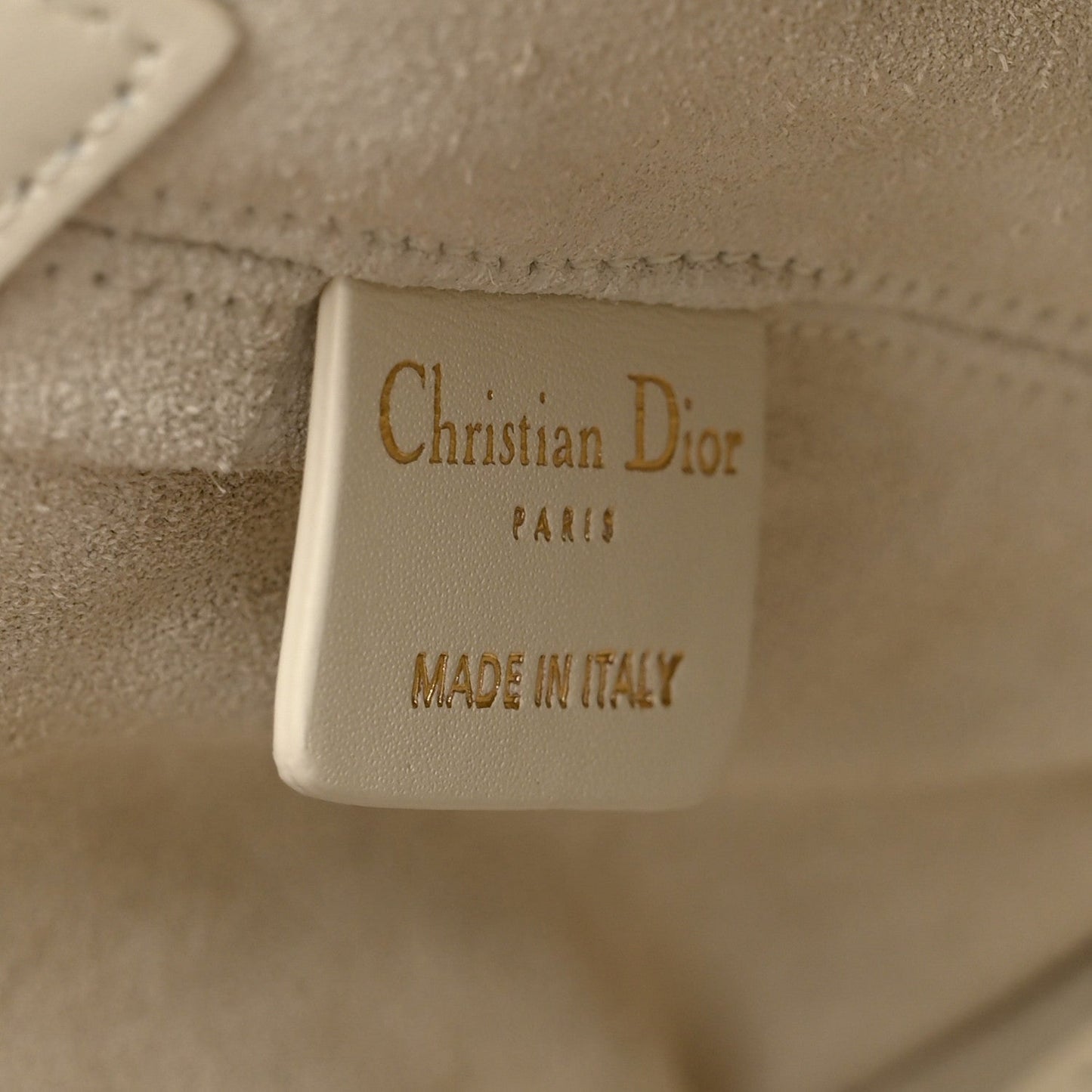 Calfskin Macrocannage Medium Toujours White