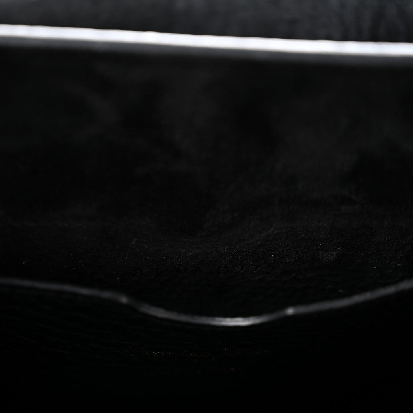Grained Calfskin Large Bobby Flap Black