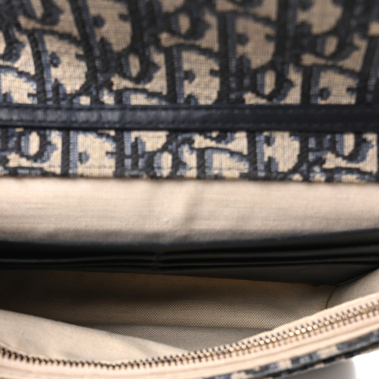 Oblique Saddle Chain Pouch Blue