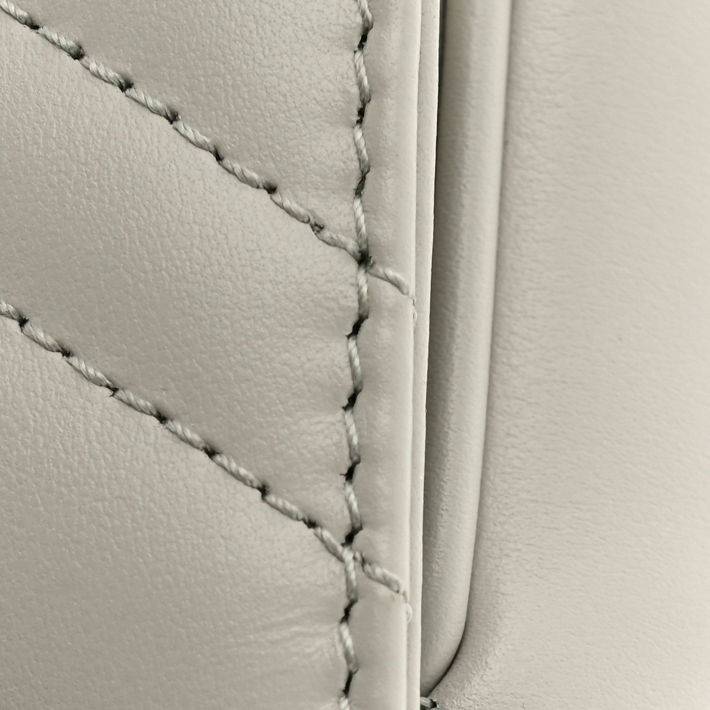 Calfskin Matelasse Mini GG Marmont Shoulder Bag With Card Holder Light Grey Salvy Green