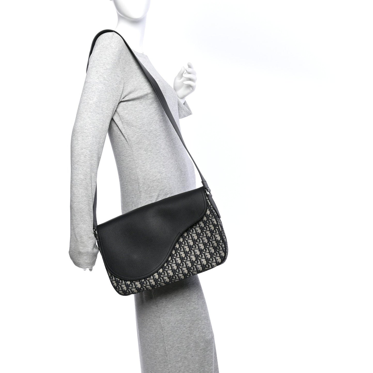 Grained Calfskin Oblique Large Saddle Messenger Black