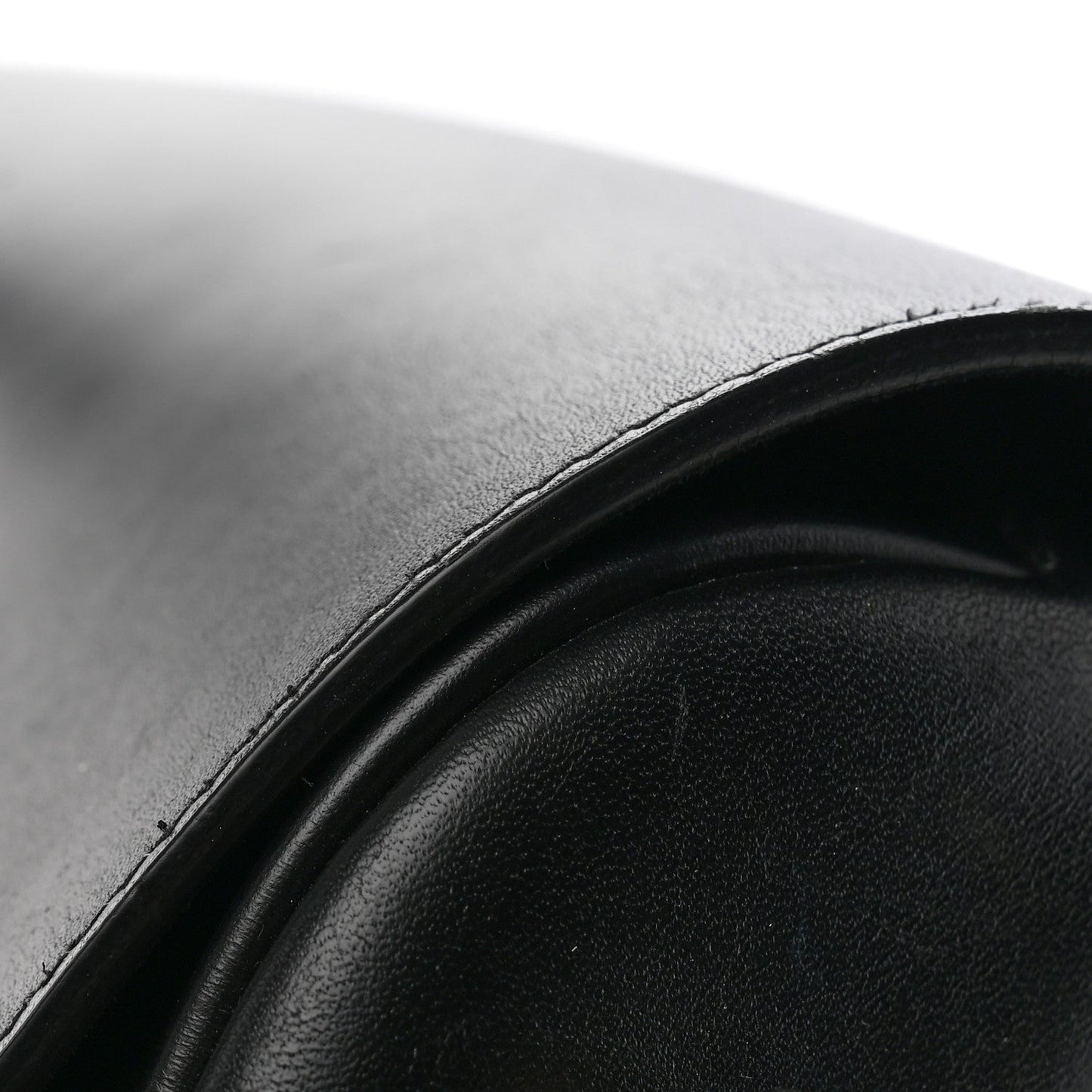 Box Calfskin Medium Bobby Flap Black