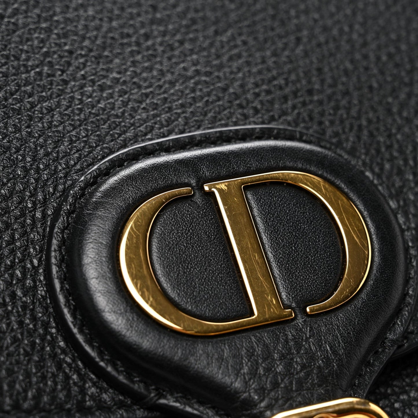 Grained Calfskin Medium Bobby Flap Black