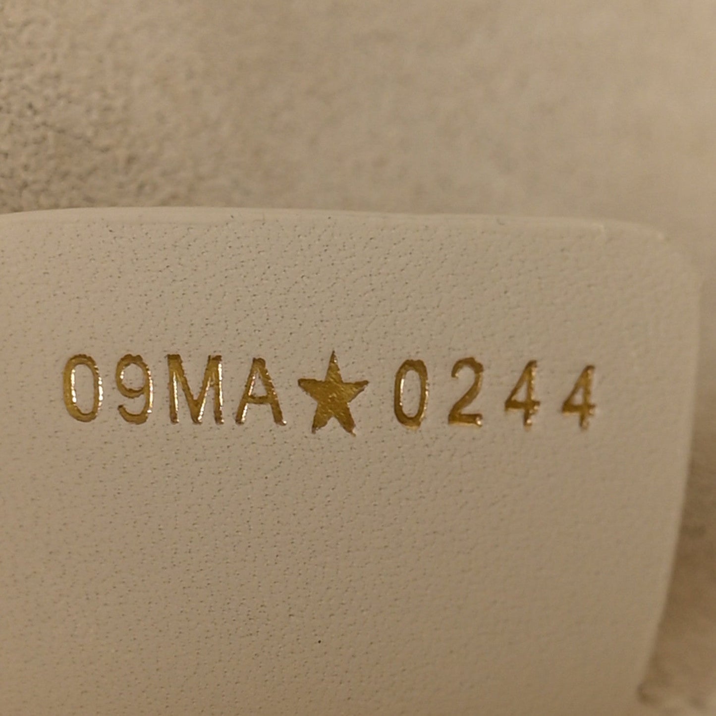 Calfskin Macrocannage Medium Toujours White