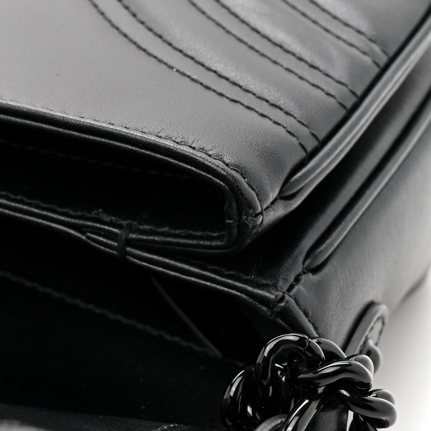 Calfskin Matelasse Monochrome GG Marmont Crossbody Shoulder Bag Black
