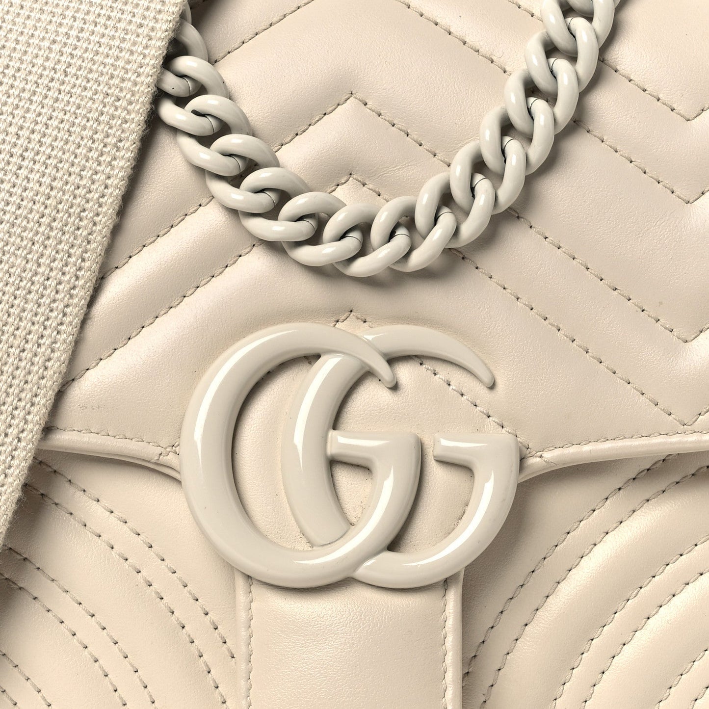 Calfskin Matelasse Monochrome Mini GG Marmont Crossbody Shoulder Bag White
