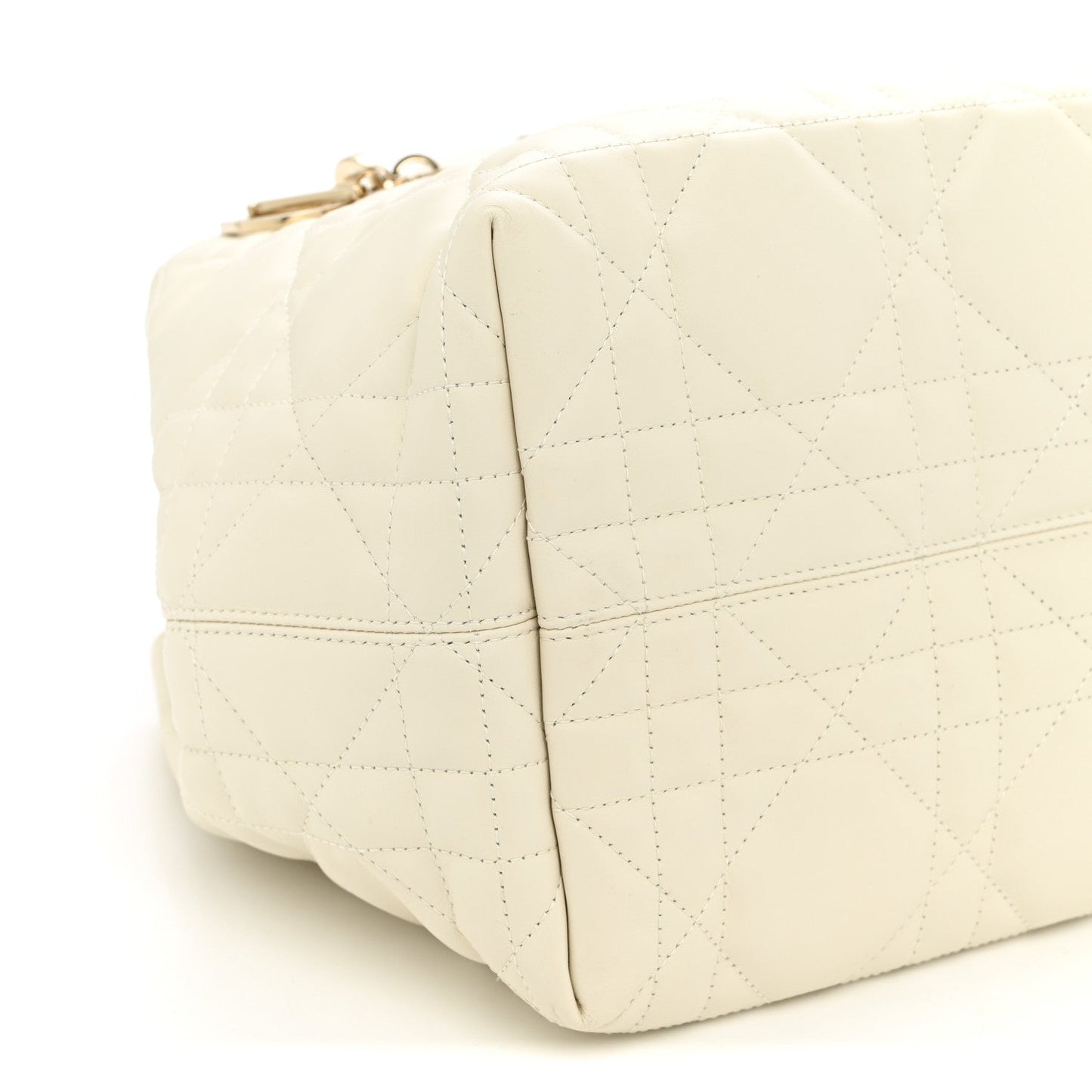 Calfskin Macrocannage Medium Toujours White