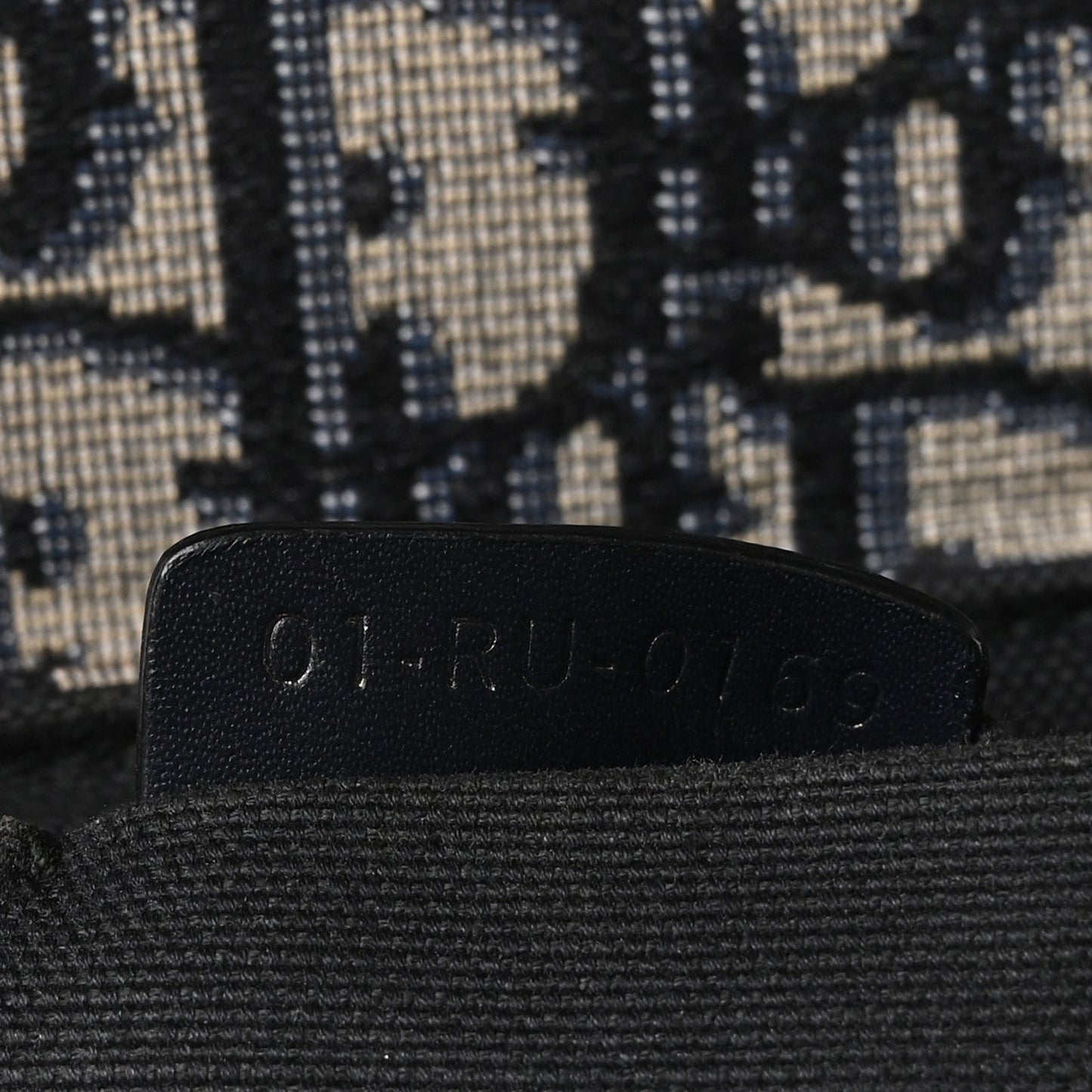Oblique 30 Montaigne Box Bag Blue