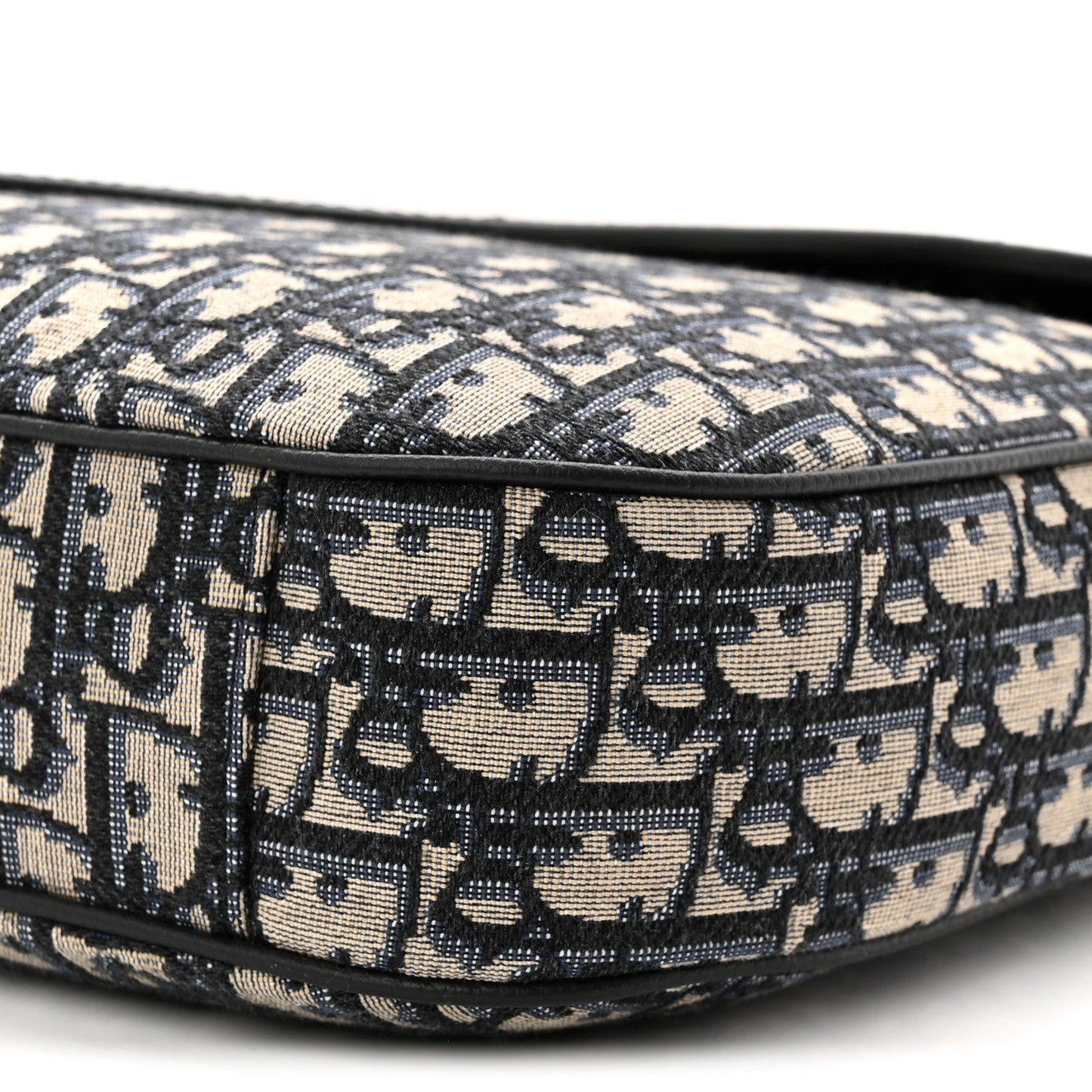 Grained Calfskin Oblique Saddle Messenger Black