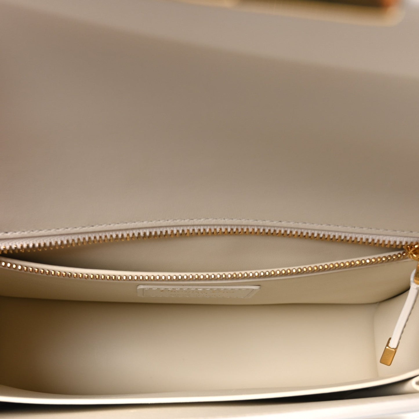 Box Calfskin 30 Montaigne Flap Bag Latte
