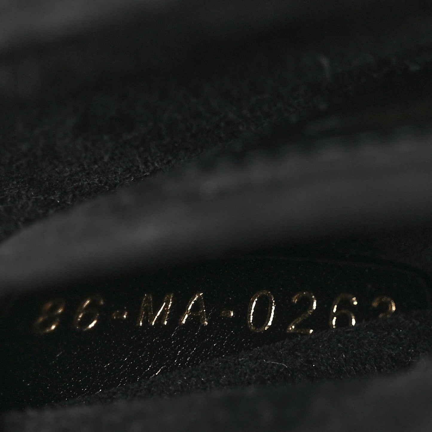 Box Calfskin 30 Montaigne Small Avenue Bag Black