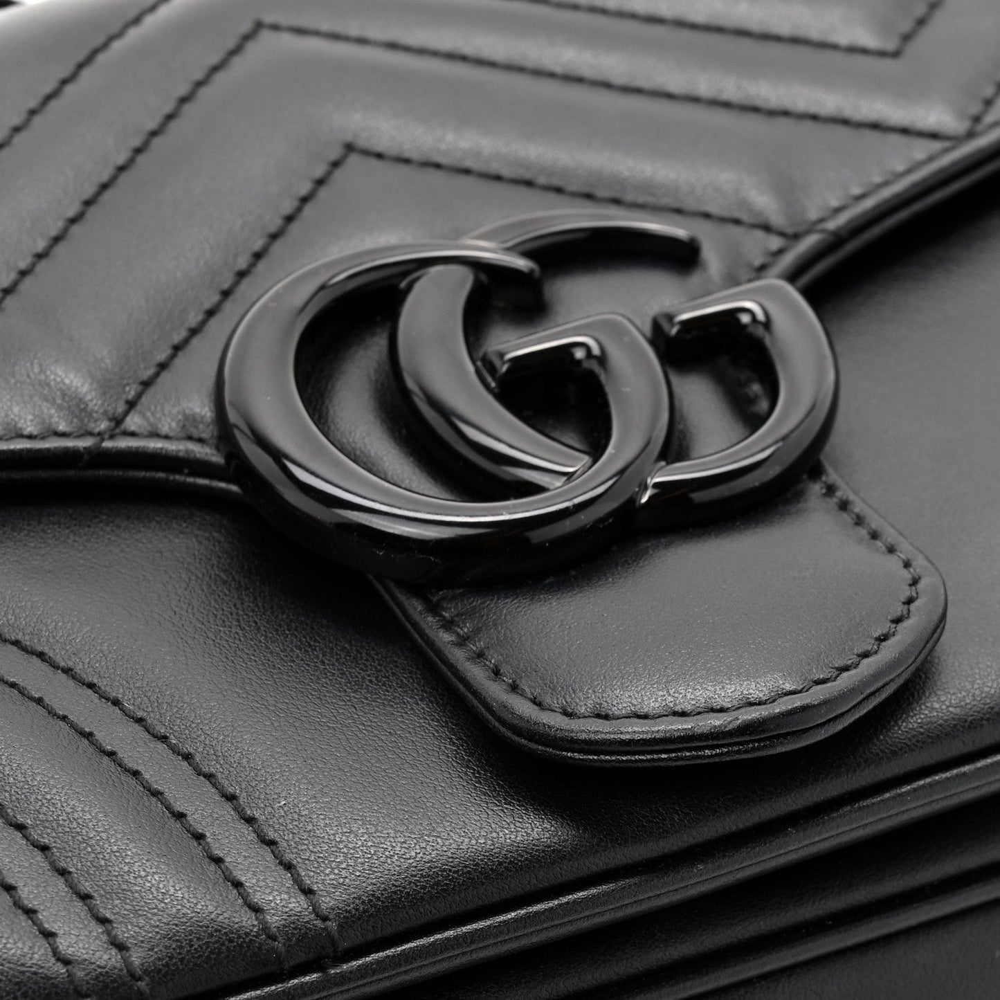 Calfskin Matelasse Monochrome GG Marmont Crossbody Shoulder Bag Black