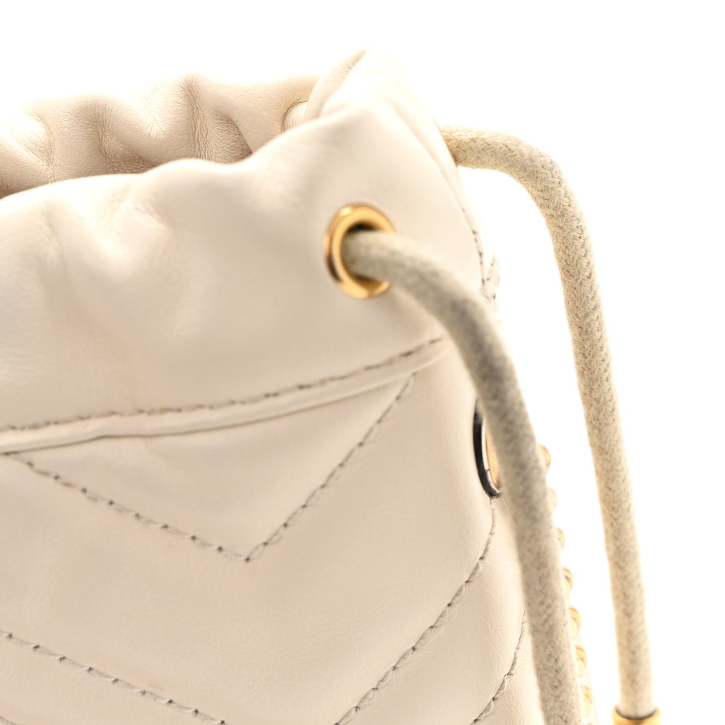 Calfskin Matelasse Mini GG Marmont 2.0 Bucket Bag White