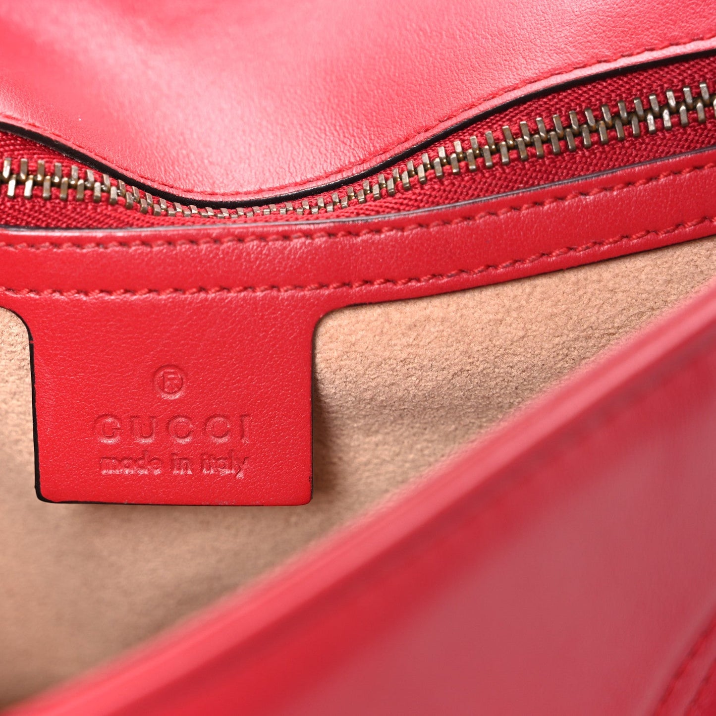 Calfskin Matelasse Small GG Marmont Shoulder Bag Hibiscus Red