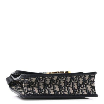 Oblique 30 Montaigne Flap Bag Blue