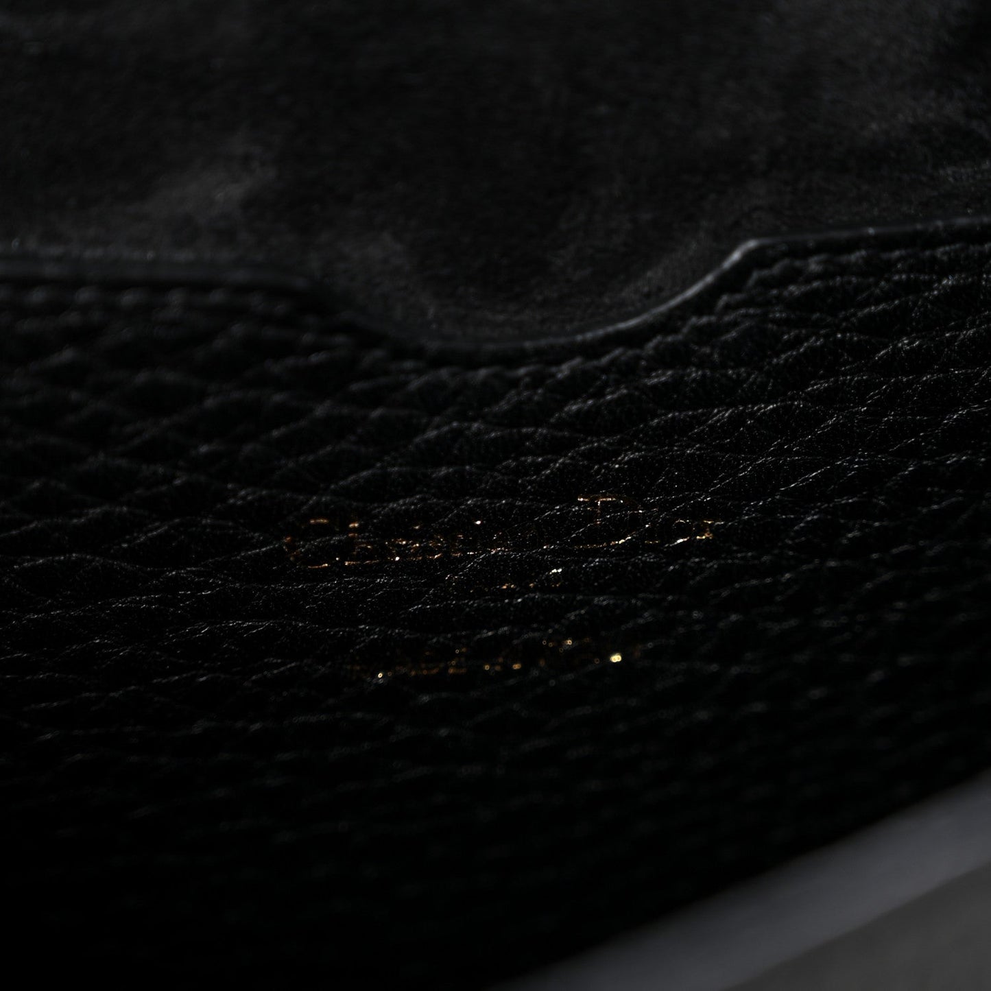 Grained Calfskin Large Bobby Flap Black