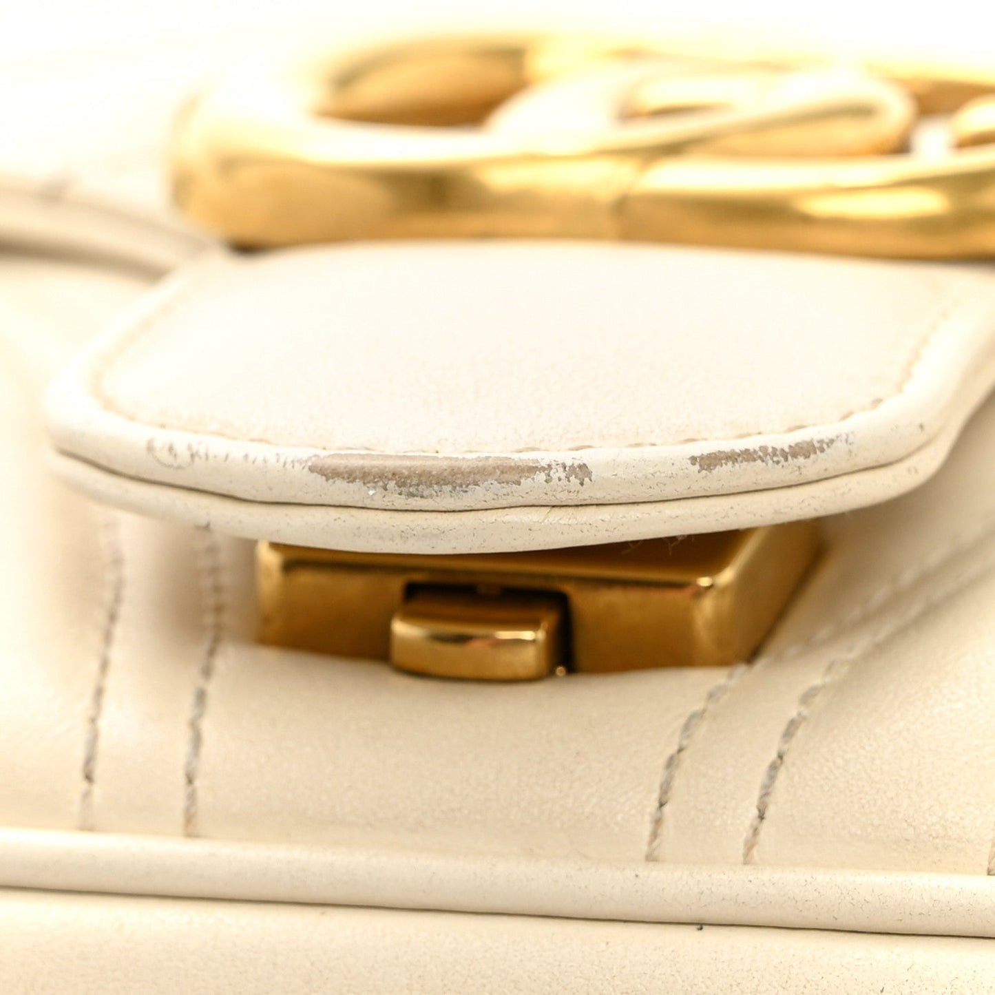 Calfskin Matelasse Small GG Marmont Shoulder Bag White