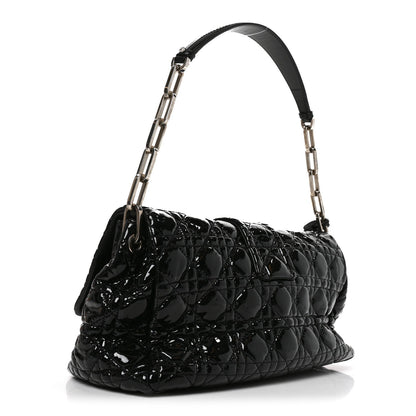 Patent Cannage New Lock Flap Black