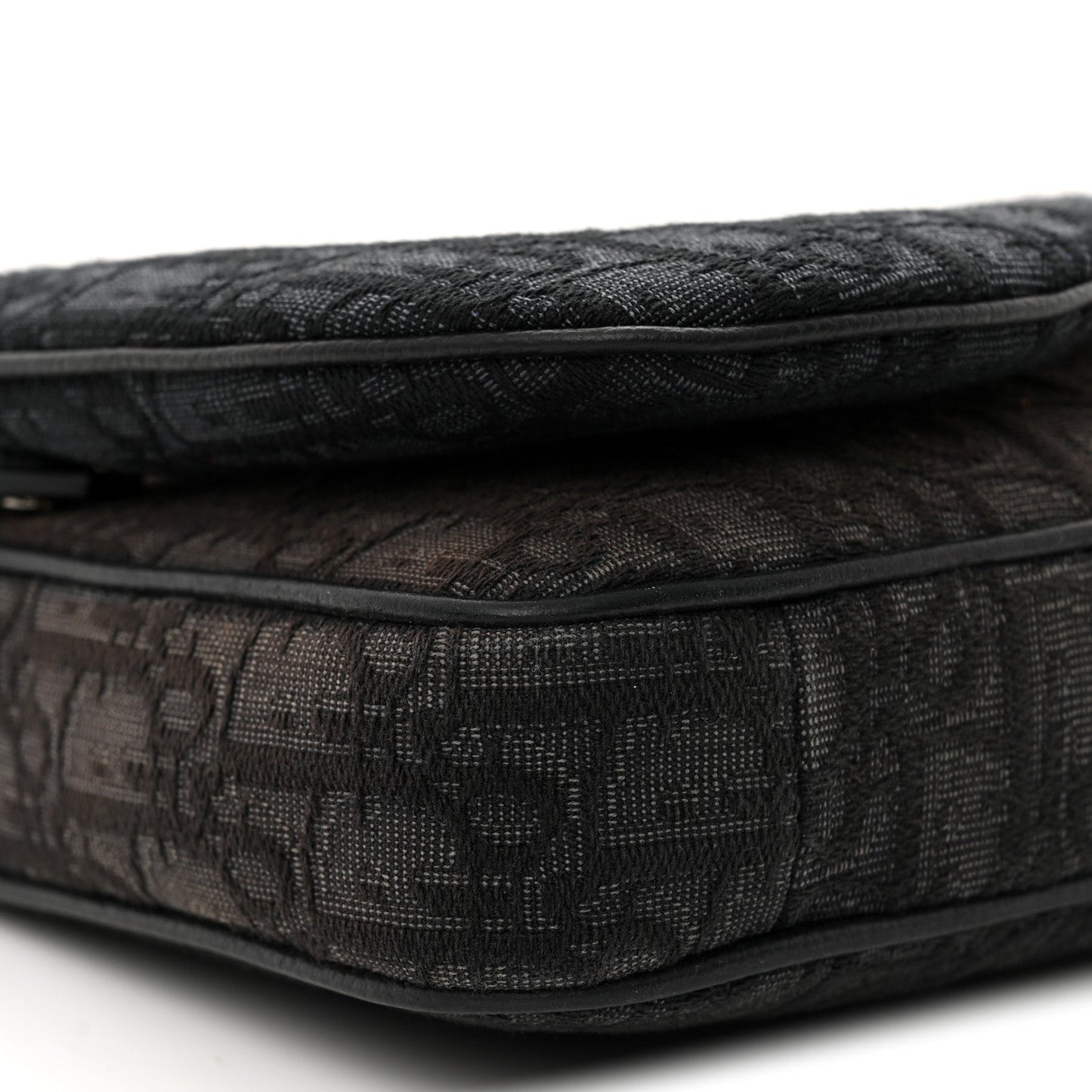Oblique Saddle Triple Pouch Black