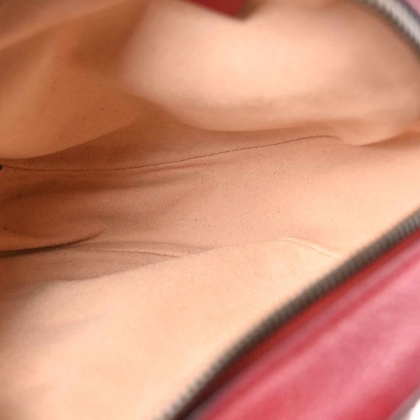 Glazed Calfskin Matelasse Heart Mini GG Marmont Round Shoulder Bag Romantic Cerise